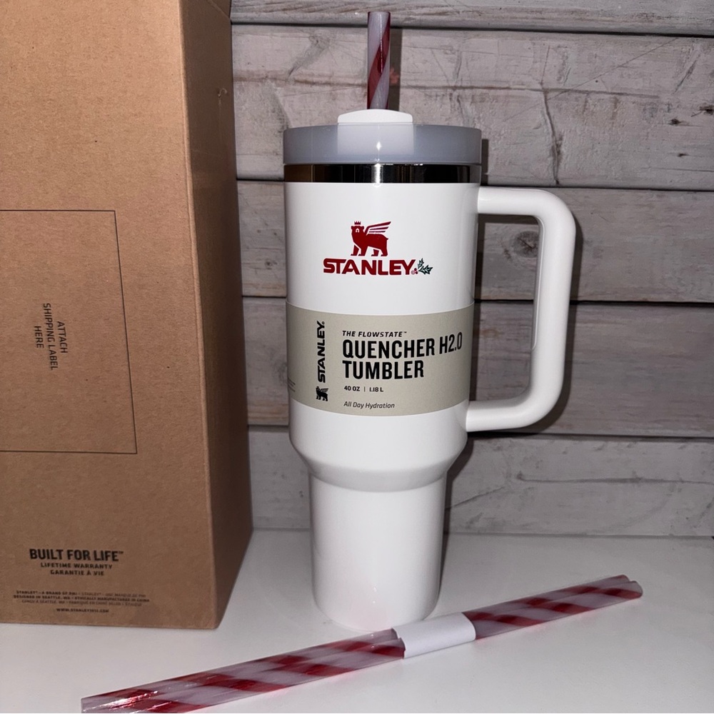 Stanley Quencher 40 oz Quencher Tumbler - Mistletoe Twist - 2023 Christmas NWT